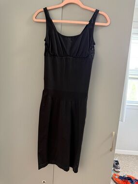 Classic Black Sleeveless Midi Dress – Timeless Silhouette